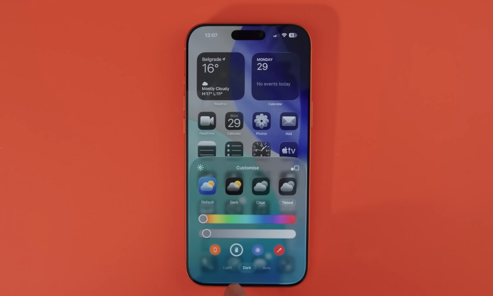 Super Retina XDR OLED je vrhunski ekran koji pruža izuzetno živopisne boje, visok kontrast i izvanrednu jasnoću prikaza